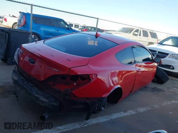 2010 Hyundai Genesis Coupe Premium z VIN KMHHT6KD6AU030624, wystawiony jako IAAI lot #41093182 z przebiegiem Nie podano mil oraz . Historia ofert i sprzedaży dostępna na DreamBid. Obrazek 13.