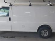 ✅ 2015 GMC Savana Cargo • VIN: 1GTW7FCF1F1907626 • Lot: 42584311. Wystawiony na IAAI z przebiegiem 237 505 mil. Bezpłatny archiwum sprzedaży aukcyjnych z USA i szczegółowy raport historii pojazdu na DreamBid. Zdjęcie 14.