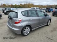 ✅ 2010 Honda Fit Sport • VIN: JHMGE8H42AC026989 • Lot: 90305815. Wystawiony na Copart z przebiegiem 125 353 mil. Bezpłatny archiwum sprzedaży aukcyjnych z USA i szczegółowy raport historii pojazdu na DreamBid. Zdjęcie 3.