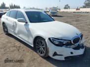 ✅ 2019 BMW 3 Series 330i • VIN: WBA5R1C50KAK10004 • Lot: 43210356. Wystawiony na IAAI z przebiegiem 42 735 mil. Bezpłatny archiwum sprzedaży aukcyjnych z USA i szczegółowy raport historii pojazdu na DreamBid. Zdjęcie 1.