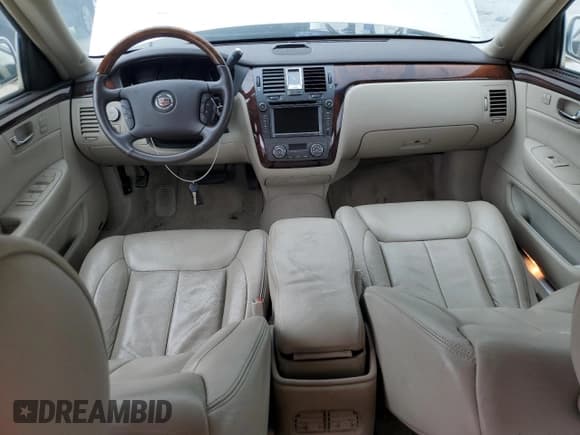 ✅ 2010 Cadillac DTS 1SD • VIN: 1G6KH5EY3AU108090 • Lot: 90076955. Wystawiony na Copart z przebiegiem 156 241 mil. Bezpłatny archiwum sprzedaży aukcyjnych z USA i szczegółowy raport historii pojazdu na DreamBid. Zdjęcie 8.