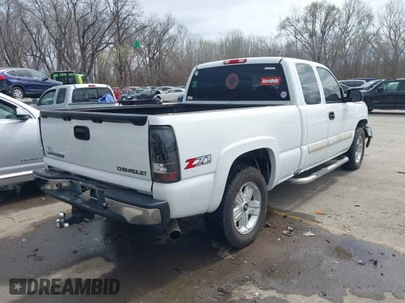 2004 Chevrolet Silverado 1500 with VIN 2GCEK19T541307676, listed as a IAAI auction lot 41864501 with 220,593 mi miles and . Bid and sale history available at DreamBid. Image 4.