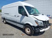 ✅ 2015 Mercedes-Benz Sprinter Cargo EXT • VIN: WD3PE8DB3FP132433 • Lot: 43019580. Wystawiony na IAAI z przebiegiem 258 842 mil. Bezpłatny archiwum sprzedaży aukcyjnych z USA i szczegółowy raport historii pojazdu na DreamBid. Zdjęcie 1.