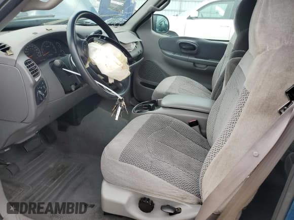 ✅ 2000 Ford F-150 XL • VIN: 1FTRX17W5YKA51593 • Lot: 66225685. Wystawiony na Copart z przebiegiem Nie podano. Bezpłatny archiwum sprzedaży aukcyjnych z USA i szczegółowy raport historii pojazdu na DreamBid. Zdjęcie 7.