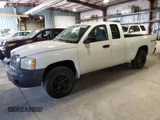 2007 Dodge Dakota ST z VIN 1D7HW22K17S119031, wystawiony jako Copart lot #50786795 z przebiegiem 117 147 mil mil oraz Szkoda całkowita • Salvage title. Historia ofert i sprzedaży dostępna na DreamBid. Obrazek 1.