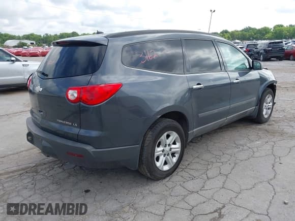 ✅ 2009 Chevrolet Traverse LS • VIN: 1GNEV13D19S155211 • Lot: 42593162. Wystawiony na IAAI z przebiegiem 164 147 mil. Bezpłatny archiwum sprzedaży aukcyjnych z USA i szczegółowy raport historii pojazdu na DreamBid. Zdjęcie 4.