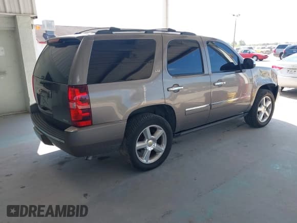 ✅ 2011 Chevrolet Tahoe LTZ • VIN: 1GNSCCE09BR333023 • Lot: 43085215. Listed on IAAI with 165,616 mi. Free auction sales archive from the USA and detailed vehicle history report at DreamBid. Image 4.