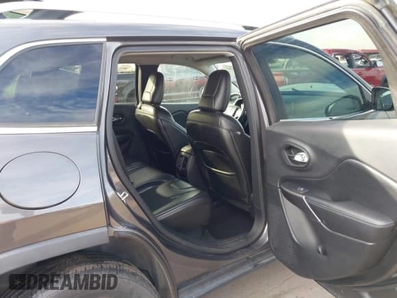 ✅ 2019 Jeep Cherokee Latitude Plus • VIN: 1C4PJLLB5KD312384 • Lot: 43639585. Listed on IAAI with 107,649 mi. Free auction sales archive from the USA and detailed vehicle history report at DreamBid. Image 8.