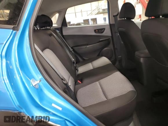 ✅ 2020 Hyundai Kona SE • VIN: KM8K12AA0LU580528 • Lot: 76456423. Wystawiony na Copart z przebiegiem 23 994 mil. Bezpłatny archiwum sprzedaży aukcyjnych z USA i szczegółowy raport historii pojazdu na DreamBid. Zdjęcie 10.