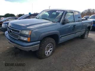 2006 Chevrolet Silverado 1500 LS z VIN 2GCEK19B761142711, wystawiony jako Copart lot #78874364 z przebiegiem Nie podano mil oraz Czysty tytuł • Clean title. Historia ofert i sprzedaży dostępna na DreamBid. Obrazek 1.