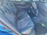 2019 Toyota Camry LE z VIN 4T1B11HK4KU272754, wystawiony jako Copart lot #89677255 z przebiegiem 148 423 mil mil oraz Czysty tytuł • Clean title. Historia ofert i sprzedaży dostępna na DreamBid. Obrazek 6.