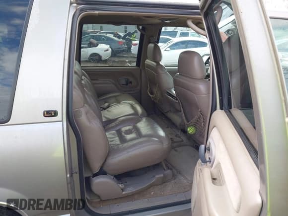 ✅ 1999 Chevrolet Suburban • VIN: 1GNFK16R7XJ471039 • Лот: 43586045. Опубликован ранее на IAAI с пробегом 197 383 миль. Бесплатный доступ к архиву аукционных продаж из США и подробный отчёт об истории автомобиля на DreamBid. Изображение 8.