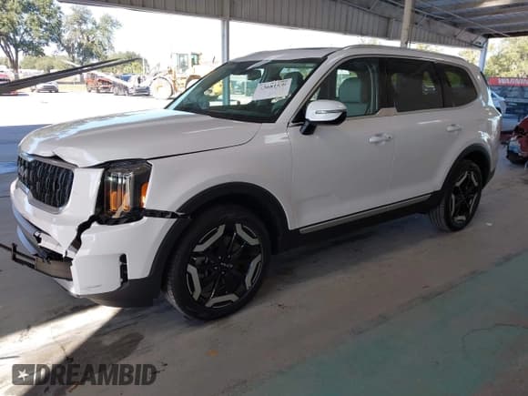 ✅ 2024 Kia Telluride EX • VIN: 5XYP34GC1RG431208 • Lot: 43681589. Listed on IAAI with 9,462 mi. Free auction sales archive from the USA and detailed vehicle history report at DreamBid. Image 2.
