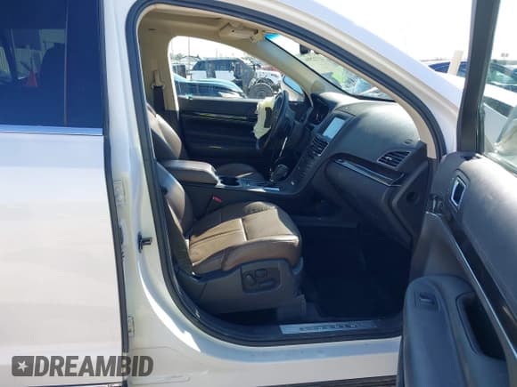 ✅ 2016 Lincoln MKT EcoBoost • VIN: 2LMHJ5AT0GBL00877 • Lot: 41722584. Listed on IAAI with 148,585 mi. Free auction sales archive from the USA and detailed vehicle history report at DreamBid. Image 5.