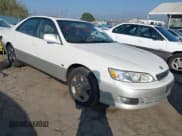 ✅ 2001 Lexus ES 300 • VIN: JT8BF28G010319810 • Lot: 43559533. Wystawiony na IAAI z przebiegiem 138 747 mil. Bezpłatny archiwum sprzedaży aukcyjnych z USA i szczegółowy raport historii pojazdu na DreamBid. Zdjęcie 1.