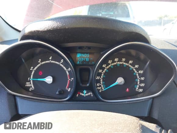 ✅ 2015 Ford Fiesta SE • VIN: 3FADP4BJ6FM150703 • Lot: 43545831. Wystawiony na IAAI z przebiegiem 133 478 mil. Bezpłatny archiwum sprzedaży aukcyjnych z USA i szczegółowy raport historii pojazdu na DreamBid. Zdjęcie 7.