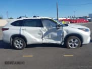 ✅ 2022 Toyota Highlander Hybrid LE • VIN: 5TDZARAH0NS516666 • Lot: 41648530. Wystawiony na IAAI z przebiegiem 63 588 mil. Bezpłatny archiwum sprzedaży aukcyjnych z USA i szczegółowy raport historii pojazdu na DreamBid. Zdjęcie 13.