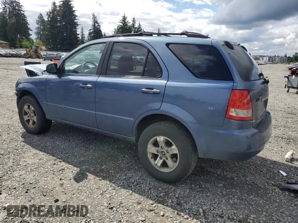 ✅ 2005 Kia Sorento LX • VIN: KNDJD733655410304 • Лот: 57137275. Опубликован ранее на Copart с пробегом Не указан. Бесплатный доступ к архиву аукционных продаж из США и подробный отчёт об истории автомобиля на DreamBid. Изображение 2.