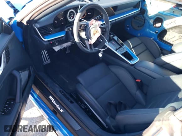 ✅ 2022 Porsche 911 Turbo S • VIN: WP0CD2A94NS260388 • Lot: 76617103. Wystawiony na Copart z przebiegiem 2 841 mil. Bezpłatny archiwum sprzedaży aukcyjnych z USA i szczegółowy raport historii pojazdu na DreamBid. Zdjęcie 8.