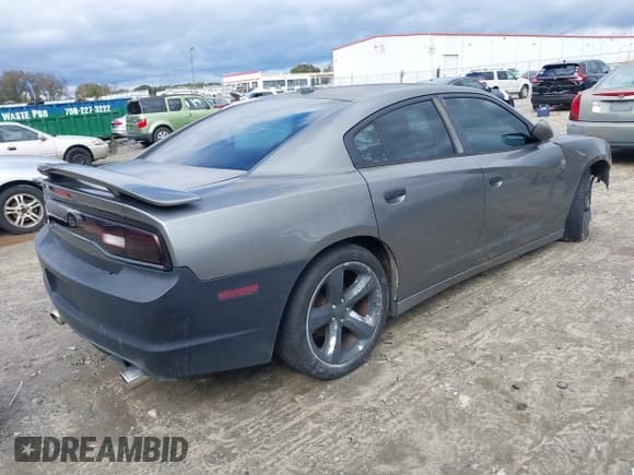 ✅ 2011 Dodge Charger SE • VIN: 2B3CL3CG0BH511786 • Лот: 43565634. Опубликован ранее на IAAI с пробегом 260 953 миль. Бесплатный доступ к архиву аукционных продаж из США и подробный отчёт об истории автомобиля на DreamBid. Изображение 4.