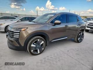 ✅ 2025 Nissan Kicks SR • VIN: 3N8AP6DA0SL323853 • Лот: 85579575. Опубликован ранее на Copart с пробегом 15 031 миль. Бесплатный доступ к архиву аукционных продаж из США и подробный отчёт об истории автомобиля на DreamBid. Изображение 1.