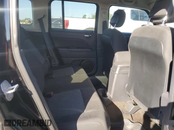 ✅ 2015 Jeep Patriot Latitude • VIN: 1C4NJPFB0FD342814 • Lot: 93425935. Listed on Copart with 132,053 mi. Free auction sales archive from the USA and detailed vehicle history report at DreamBid. Image 11.