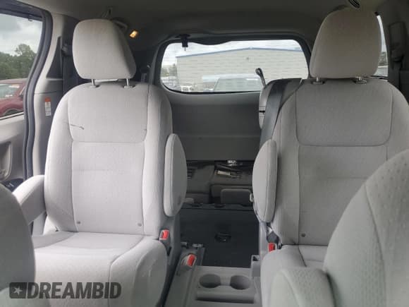 ✅ 2020 Toyota Sienna LE • VIN: 5TDKZ3DC5LS082166 • Lot: 85286845. Listed on Copart with 128,746 mi. Free auction sales archive from the USA and detailed vehicle history report at DreamBid. Image 10.