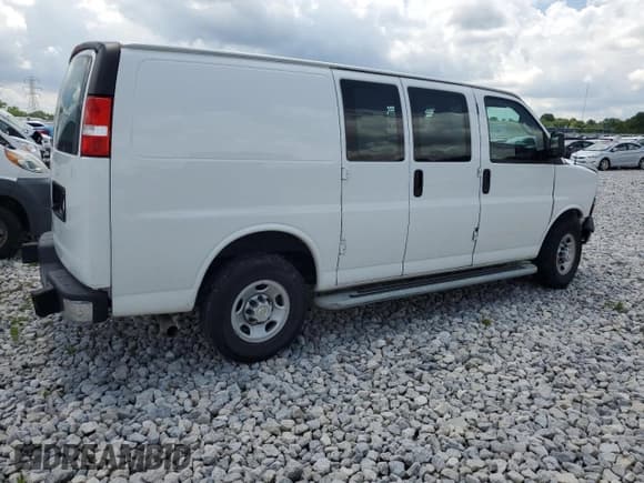 ✅ 2022 Chevrolet Express Cargo • VIN: 1GCWGAFP4N1251380 • Lot: 71292595. Wystawiony na Copart z przebiegiem 33 378 mil. Bezpłatny archiwum sprzedaży aukcyjnych z USA i szczegółowy raport historii pojazdu na DreamBid. Zdjęcie 3.