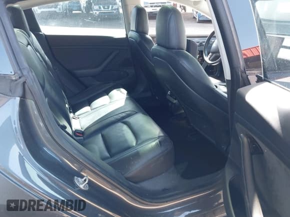 ✅ 2018 Tesla Model 3 Long Range Battery • VIN: 5YJ3E1EB6JF105837 • Lot: 41763460. Wystawiony na IAAI z przebiegiem 100 387 mil. Bezpłatny archiwum sprzedaży aukcyjnych z USA i szczegółowy raport historii pojazdu na DreamBid. Zdjęcie 8.