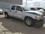 2005 Dodge Dakota SLT with VIN 1D7HE48K35S337930, listed as a Copart auction lot 79175974 with 114,816 mi miles and Salvage title. Bid and sale history available at DreamBid. Image 4.