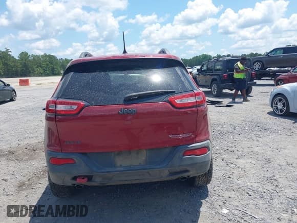 ✅ 2017 Jeep Cherokee Trailhawk L Plus • VIN: 1C4PJMBS4HD217640 • Lot: 42546332. Wystawiony na IAAI z przebiegiem 58 141 mil. Bezpłatny archiwum sprzedaży aukcyjnych z USA i szczegółowy raport historii pojazdu na DreamBid. Zdjęcie 16.