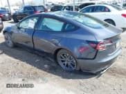 ✅ 2023 Tesla Model 3 Long Range • VIN: 5YJ3E1EB4PF715776 • Lot: 41949969. Wystawiony na IAAI z przebiegiem Nie podano. Bezpłatny archiwum sprzedaży aukcyjnych z USA i szczegółowy raport historii pojazdu na DreamBid. Zdjęcie 3.