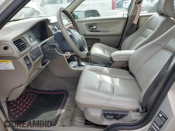 ✅ 2000 Volvo V70 • VIN: YV1LW56D1Y2671822 • Лот: 60881205. Опубликован ранее на Copart с пробегом 152 575 миль. Бесплатный доступ к архиву аукционных продаж из США и подробный отчёт об истории автомобиля на DreamBid. Изображение 7.