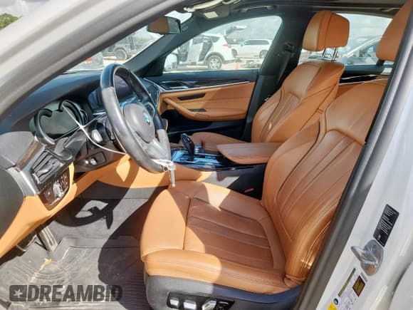 ✅ 2019 BMW 5 Series 540i xDrive • VIN: WBAJE7C55KWW14156 • Лот: 84800805. Опубликован ранее на Copart с пробегом 71 220 миль. Бесплатный доступ к архиву аукционных продаж из США и подробный отчёт об истории автомобиля на DreamBid. Изображение 7.