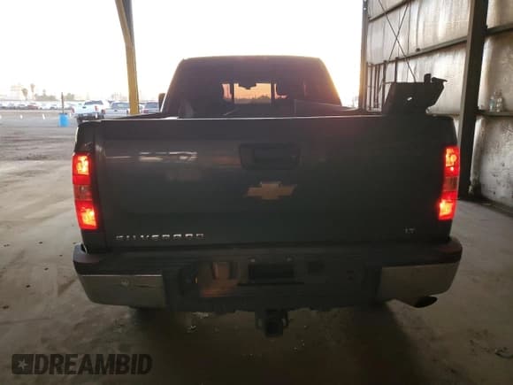 ✅ 2007 Chevrolet Silverado 2500HD 1LT • VIN: 1GCHC23K87F566126 • Lot: 83988864. Wystawiony na Copart z przebiegiem 203 978 mil. Bezpłatny archiwum sprzedaży aukcyjnych z USA i szczegółowy raport historii pojazdu na DreamBid. Zdjęcie 6.