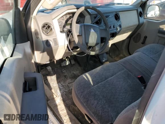 ✅ 2010 Ford F-250 • VIN: 1FTSX2AR4AEA19958 • Lot: 52406875. Wystawiony na Copart z przebiegiem 122 350 mil. Bezpłatny archiwum sprzedaży aukcyjnych z USA i szczegółowy raport historii pojazdu na DreamBid. Zdjęcie 8.