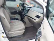 ✅ 2012 Toyota Sienna LE AAS • VIN: 5TDKK3DC8CS259698 • Лот: 43249354. Опубликован ранее на IAAI с пробегом 340 370 миль. Бесплатный доступ к архиву аукционных продаж из США и подробный отчёт об истории автомобиля на DreamBid. Изображение 5.