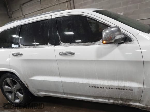 ✅ 2015 Jeep Grand Cherokee Overland • VIN: 1C4RJFCG2FC741015 • Лот: 41607606. Опубликован ранее на IAAI с пробегом 132 038 миль. Бесплатный доступ к архиву аукционных продаж из США и подробный отчёт об истории автомобиля на DreamBid. Изображение 13.