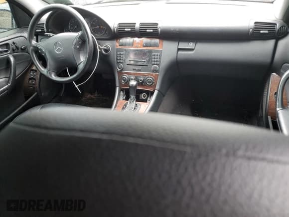 ✅ 2006 Mercedes-Benz C 280 Luxury • VIN: WDBRF92HX6F754637 • Lot: 57135925. Wystawiony na Copart z przebiegiem 167 854 mil. Bezpłatny archiwum sprzedaży aukcyjnych z USA i szczegółowy raport historii pojazdu na DreamBid. Zdjęcie 8.