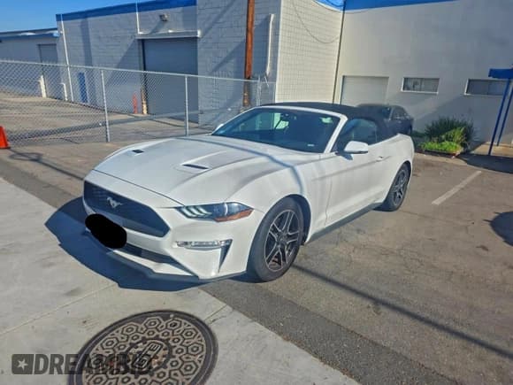✅ 2020 Ford Mustang EcoBoost Premium • VIN: 1FATP8UH4L5113244 • Лот: 96412275. Опубликован ранее на Copart с пробегом 70 520 миль. Бесплатный доступ к архиву аукционных продаж из США и подробный отчёт об истории автомобиля на DreamBid. Изображение 2.
