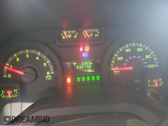 ✅ 2011 Ford Econoline Cargo Commercial • VIN: 1FTNE1EW5BDA94253 • Лот: 55234905. Опубликован ранее на Copart с пробегом 83 277 миль. Бесплатный доступ к архиву аукционных продаж из США и подробный отчёт об истории автомобиля на DreamBid. Изображение 9.