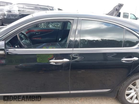 ✅ 2010 Lexus LS 460 • VIN: JTHCL5EFXA5008723 • Лот: 42635747. Опубликован ранее на IAAI с пробегом 156 030 миль. Бесплатный доступ к архиву аукционных продаж из США и подробный отчёт об истории автомобиля на DreamBid. Изображение 14.