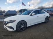 ✅ 2024 Mercedes-Benz E 350 • VIN: W1KLF4HB3RA080545 • Лот: 91526255. Опубликован ранее на Copart с пробегом 9 583 миль. Бесплатный доступ к архиву аукционных продаж из США и подробный отчёт об истории автомобиля на DreamBid. Изображение 1.