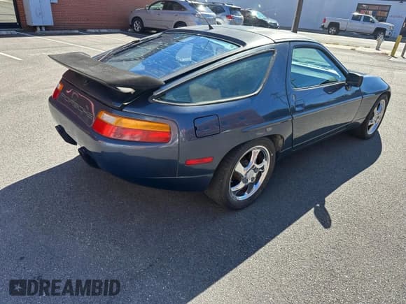 ✅ 1987 Porsche 928 • VIN: WP0JB0921HS862257 • Лот: 76322184. Опубликован ранее на Copart с пробегом 159 733 миль. Бесплатный доступ к архиву аукционных продаж из США и подробный отчёт об истории автомобиля на DreamBid. Изображение 4.