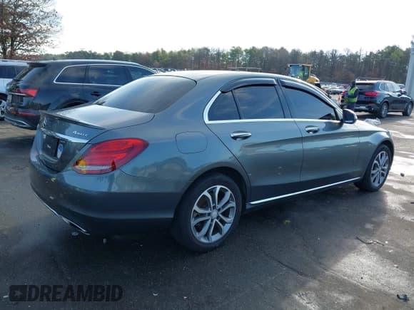 ✅ 2017 Mercedes-Benz C 300 • VIN: 55SWF4KB6HU198528 • Lot: 43802756. Wystawiony na IAAI z przebiegiem 101 130 mil. Bezpłatny archiwum sprzedaży aukcyjnych z USA i szczegółowy raport historii pojazdu na DreamBid. Zdjęcie 4.