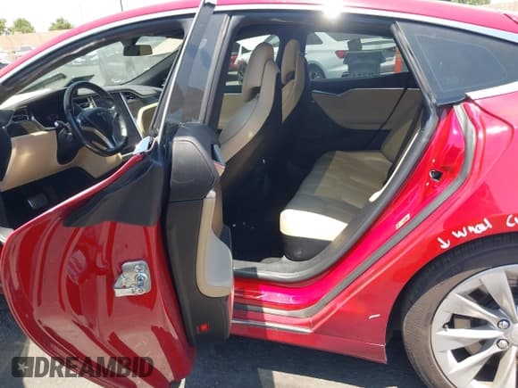 ✅ 2017 Tesla Model S 60 • VIN: 5YJSA1E18HF178698 • Lot: 42627397. Wystawiony na IAAI z przebiegiem 87 301 mil. Bezpłatny archiwum sprzedaży aukcyjnych z USA i szczegółowy raport historii pojazdu na DreamBid. Zdjęcie 8.