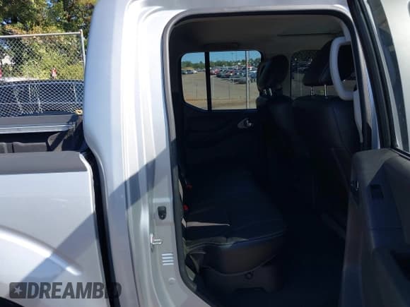 ✅ 2021 Nissan Frontier SV • VIN: 1N6ED0EB9MN708824 • Lot: 43363252. Wystawiony na IAAI z przebiegiem 37 516 mil. Bezpłatny archiwum sprzedaży aukcyjnych z USA i szczegółowy raport historii pojazdu na DreamBid. Zdjęcie 8.