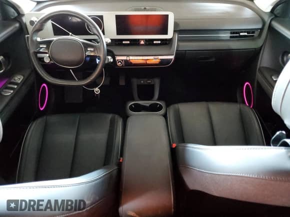 2022 Hyundai Ioniq 5 SEL z VIN KM8KN4AE3NU066078, wystawiony jako Copart lot #68876663 z przebiegiem 31 694 mil mil oraz . Historia ofert i sprzedaży dostępna na DreamBid. Obrazek 8.