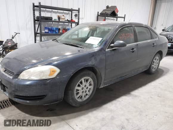 2011 Chevrolet Impala Police Police z VIN 2G1WD5EM2B1165829, wystawiony jako IAAI lot #41380558 z przebiegiem 110 695 mil mil oraz . Historia ofert i sprzedaży dostępna na DreamBid. Obrazek 2.