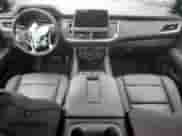 2024 Chevrolet Suburban LT z VIN 1GNSCCKD5RR271685, wystawiony jako Copart lot #85882484 z przebiegiem Nie podano mil oraz Szkoda całkowita • Salvage title. Historia ofert i sprzedaży dostępna na DreamBid. Obrazek 8.